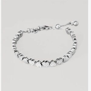 Amour Bracelet available in silver and gold